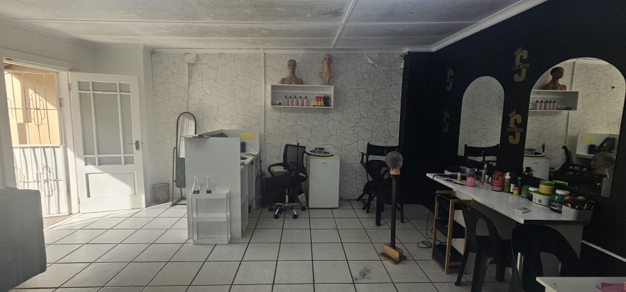 Commercial Property for Sale in Southernwood Eastern Cape